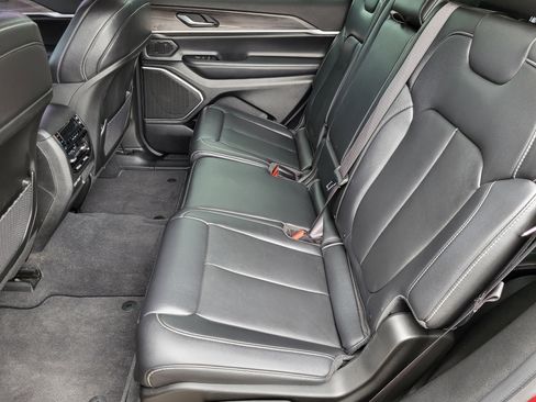 Used 2022 Jeep Grand Cherokee L Limited w/ Black Appearance Package image 9