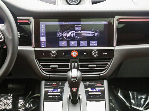 Certified 2026 Porsche Macan S AWD/4WD image 17