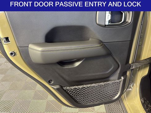 Used 2025 Jeep Gladiator High Tide image 21