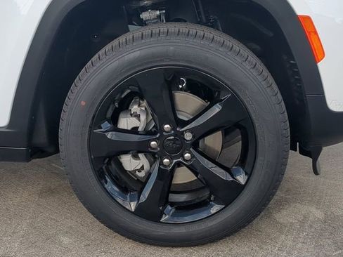 New 2025 Jeep Grand Cherokee Limited w/ Black Appearance Package image 11