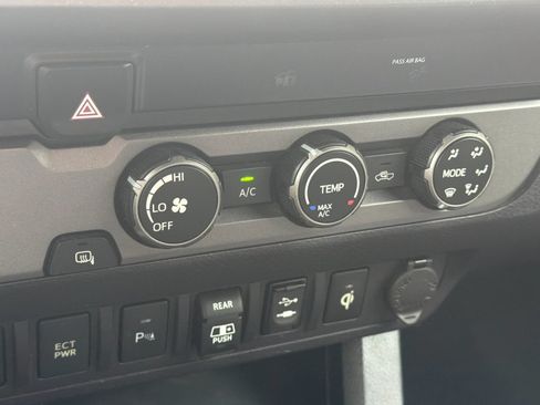 Used 2019 Toyota Tacoma TRD Sport w/ Technology Package RWD image 19