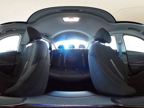 Used 2025 Hyundai Elantra SEL image 39