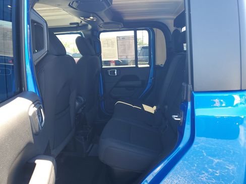 Used 2023 Jeep Gladiator Overland AWD/4WD image 24