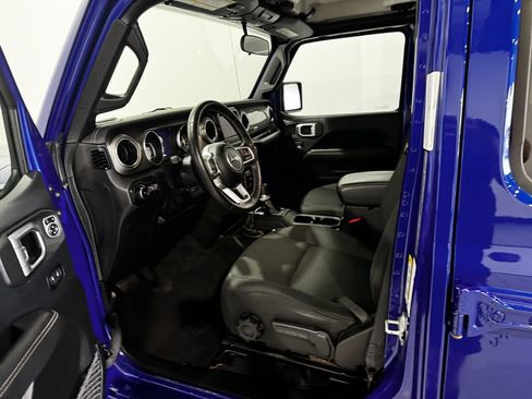 Used 2019 Jeep Wrangler Unlimited Sahara w/ Safetytec Group AWD/4WD image 13