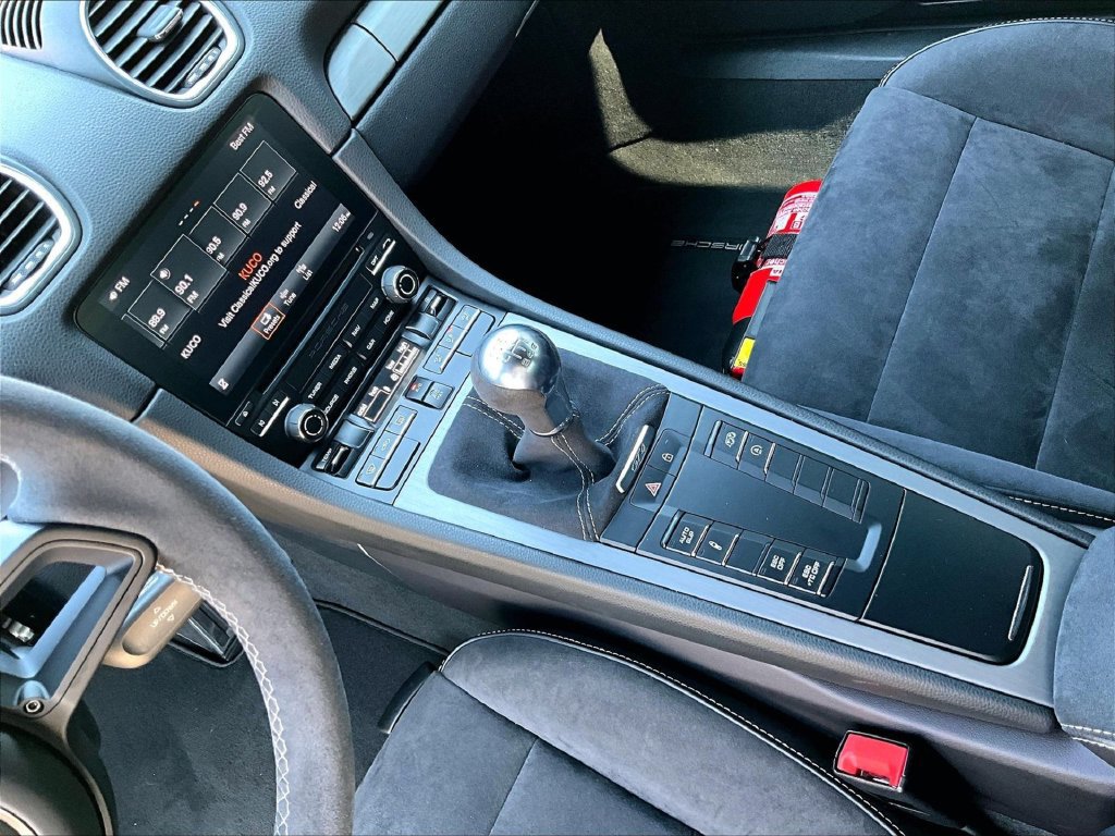 Certified 2020 Porsche 718 Cayman GT4 RWD image 17