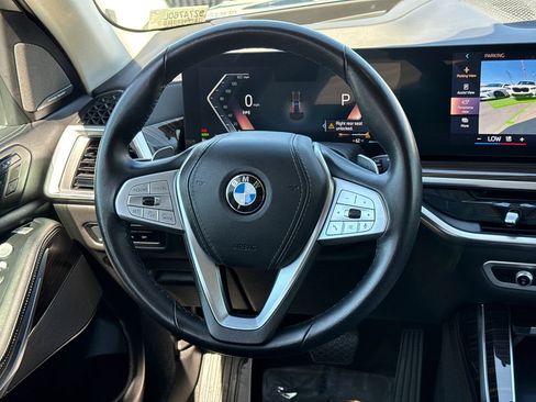 Used 2025 BMW X7 xDrive40i w/ Premium Package AWD/4WD image 21