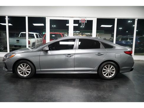 Used 2018 Hyundai Sonata SE w/ Cargo Package image 4