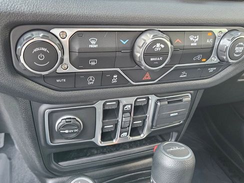 New 2025 Jeep Gladiator Sport image 23