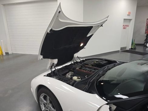 Used 2001 Chevrolet Corvette Convertible w/ Preferred Equipment Group2 RWD image 22