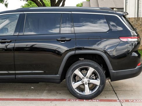 Used 2022 Jeep Grand Cherokee L Limited RWD image 23