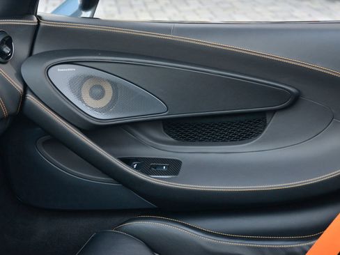 Used 2020 McLaren 600LT Spider RWD image 13