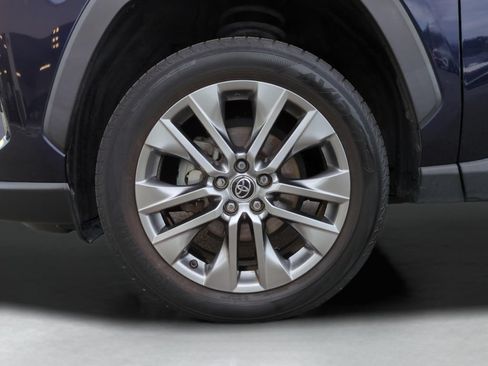 Used 2022 Toyota RAV4 XLE Premium FWD image 27