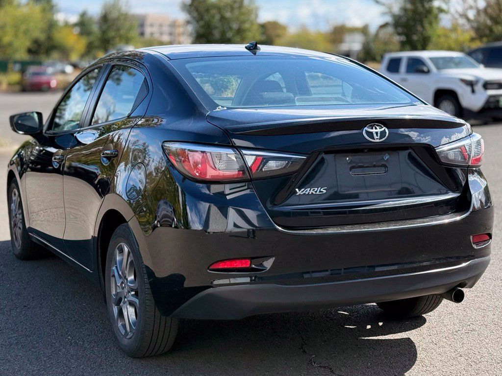 Used 2019 Toyota Yaris LE FWD image 3