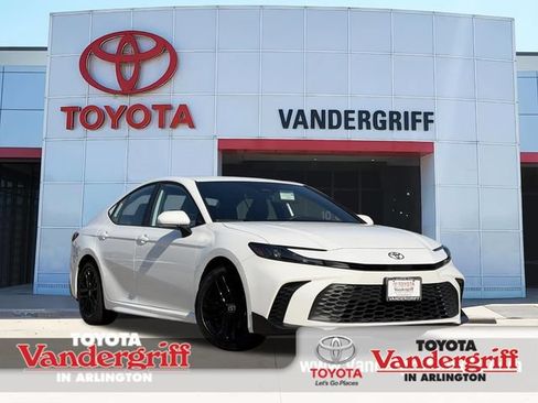 Certified 2025 Toyota Camry SE FWD image 1