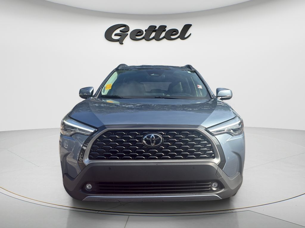 Used 2023 Toyota Corolla Cross XLE w/ Convenience Package FWD image 2
