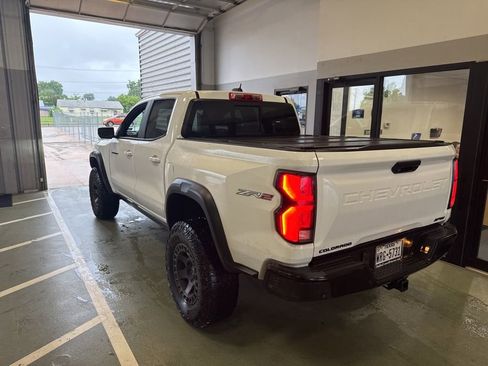 Used 2024 Chevrolet Colorado ZR2 w/ Technology Package AWD/4WD image 8