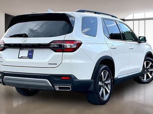 Certified 2025 Honda Pilot Touring image 6