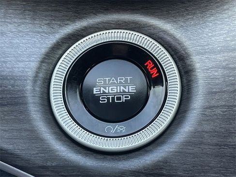 Used 2025 Jeep Grand Cherokee L Limited image 23