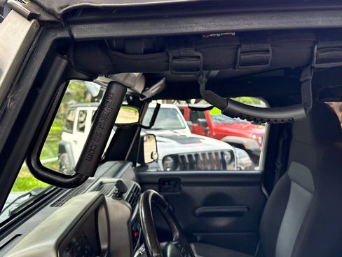 Used 2005 Jeep Wrangler Unlimited AWD/4WD image 22