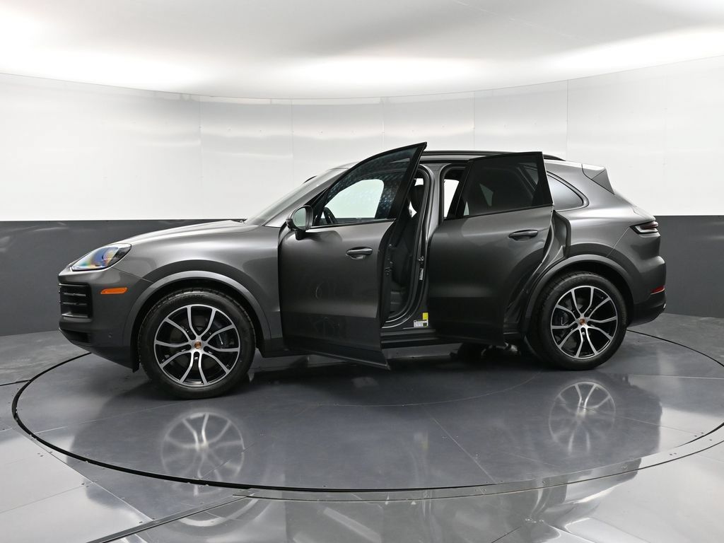 Certified 2026 Porsche Cayenne AWD/4WD image 36