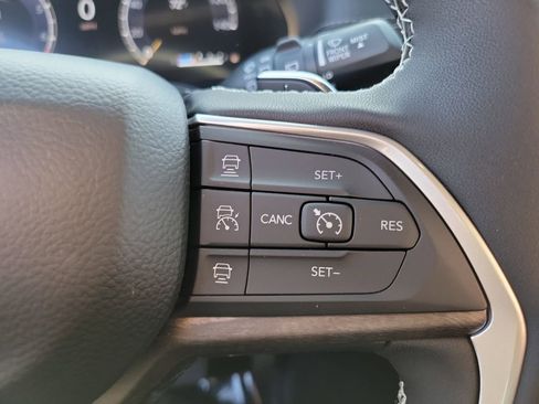 New 2025 Jeep Grand Cherokee L Limited w/ Luxury Tech Group II image 6