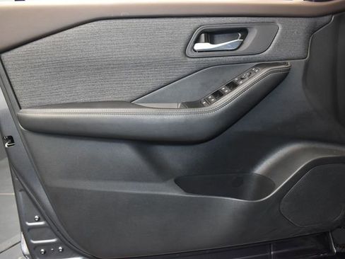 Used 2023 Nissan Rogue SV AWD/4WD image 16