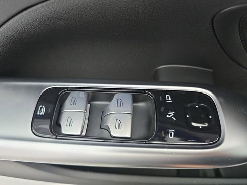 Used 2025 Mercedes-Benz C 300 Sedan image 27