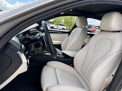 Used 2021 BMW 530i w/ Premium Package RWD image 12