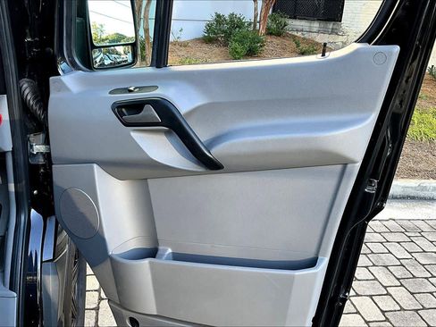 Used 2016 Mercedes-Benz Sprinter 2500 image 19