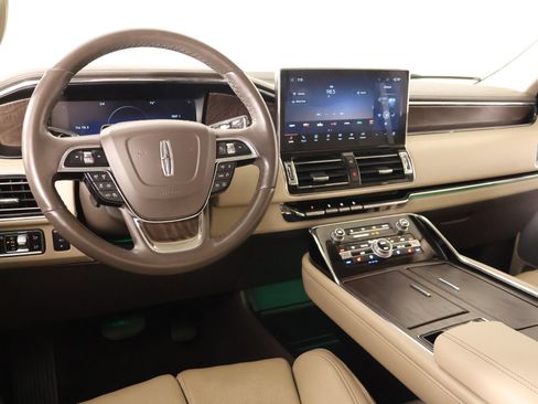 Used 2023 Lincoln Navigator L Reserve AWD/4WD image 2