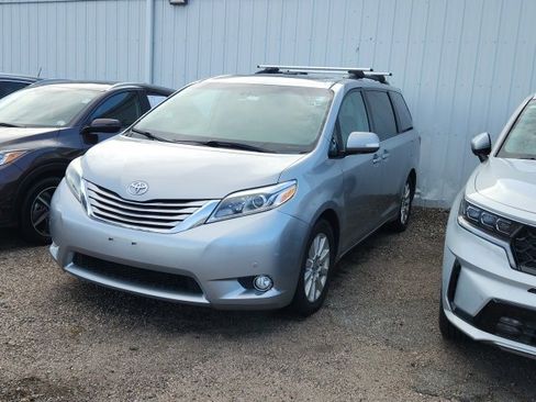 Used 2015 Toyota Sienna Limited image 1