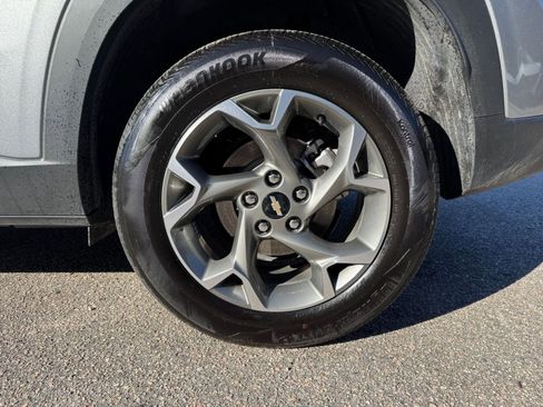 Used 2025 Chevrolet Trax LT image 24