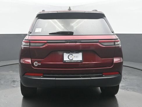Used 2024 Jeep Grand Cherokee Altitude AWD/4WD image 5