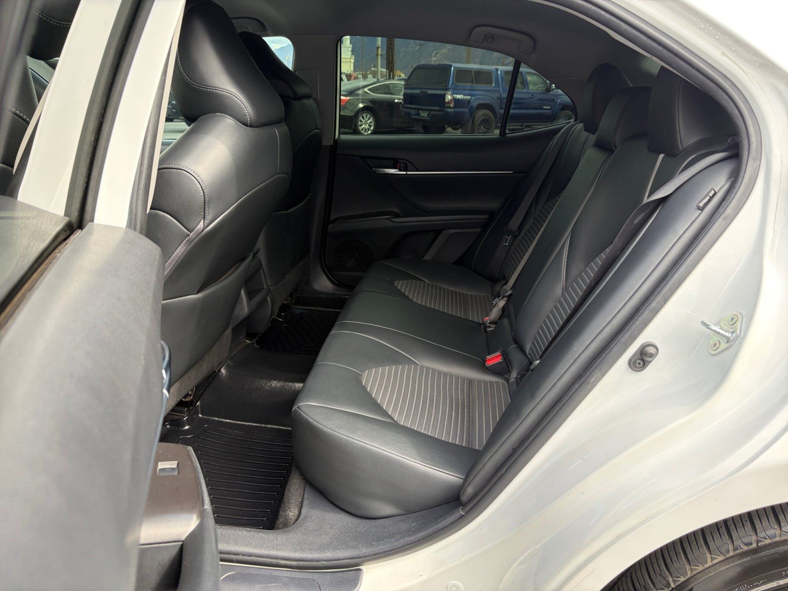 Used 2022 Toyota Camry SE FWD image 25