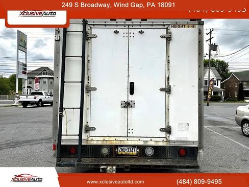 Used 2005 Ford E-350 and Econoline 350 Super Duty RWD image 4