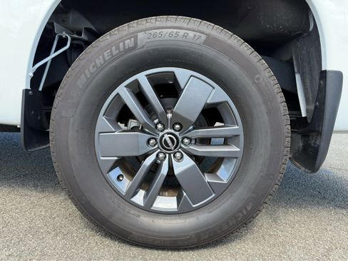 Used 2025 Nissan Frontier SV w/ SV Convenience Package RWD image 5