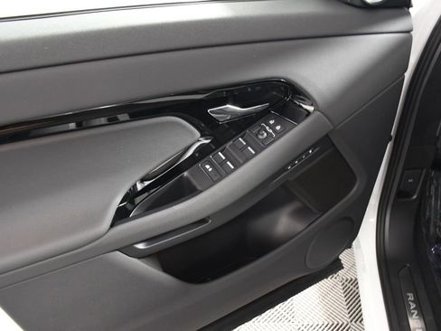 Certified 2026 Land Rover Range Rover Evoque Dynamic SE AWD/4WD image 14