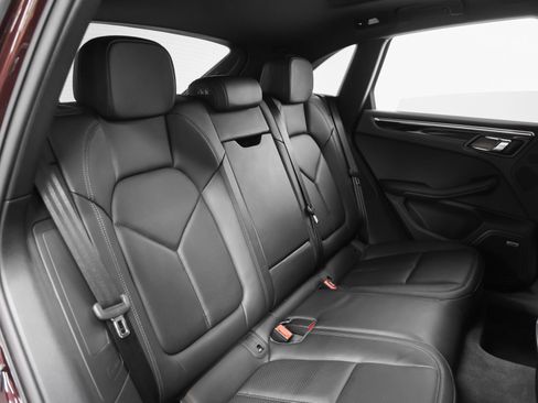 Certified 2024 Porsche Macan AWD/4WD image 23