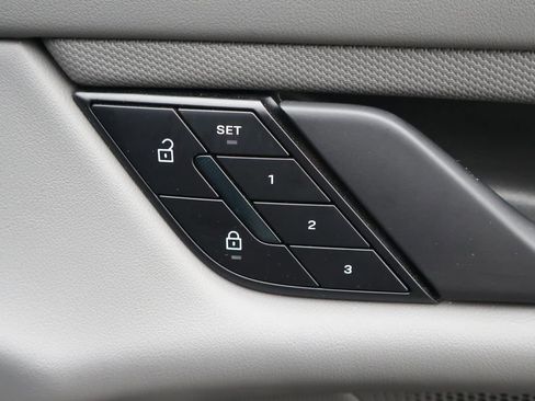 Used 2022 Porsche Taycan image 43