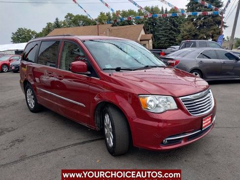 Used 2015 Chrysler Town & Country Touring image 7