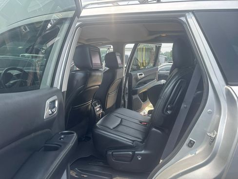 Used 2017 Nissan Pathfinder Platinum w/ Family Entertainment Package AWD/4WD image 13
