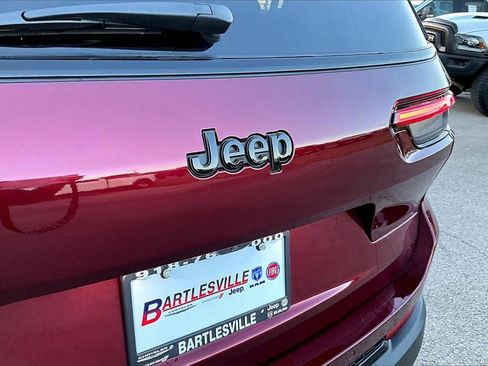 Used 2025 Jeep Grand Cherokee L Altitude image 14