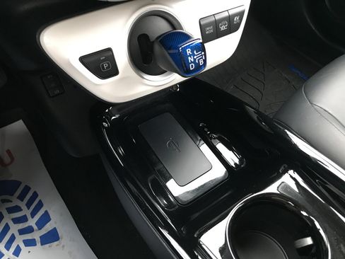 Used 2018 Toyota Prius Prime Advanced image 19