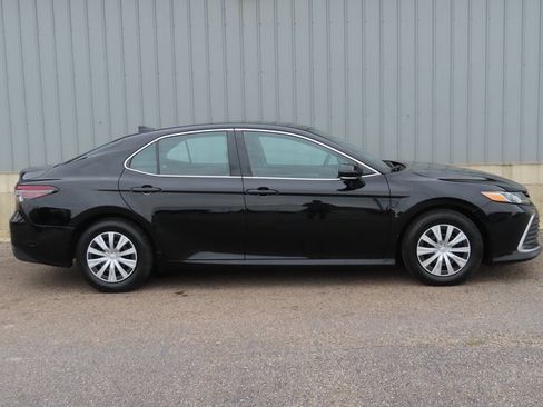 Used 2023 Toyota Camry LE image 2