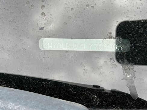 Used 2020 Toyota Yaris LE image 9