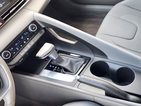 Certified 2025 Hyundai Elantra Sport image 19