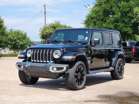Used 2022 Jeep Wrangler Unlimited Sahara w/ Cold Weather Group AWD/4WD image 3
