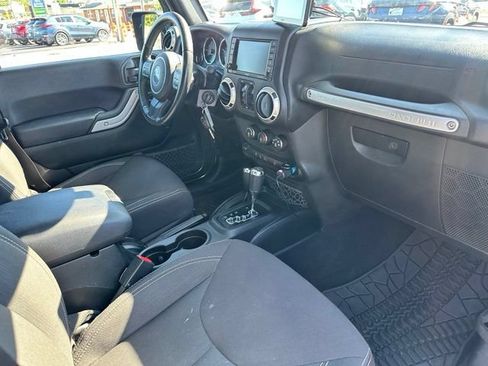 Used 2017 Jeep Wrangler Unlimited Sahara AWD/4WD image 23