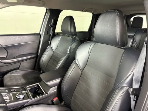 Used 2024 Mitsubishi Outlander SE image 18