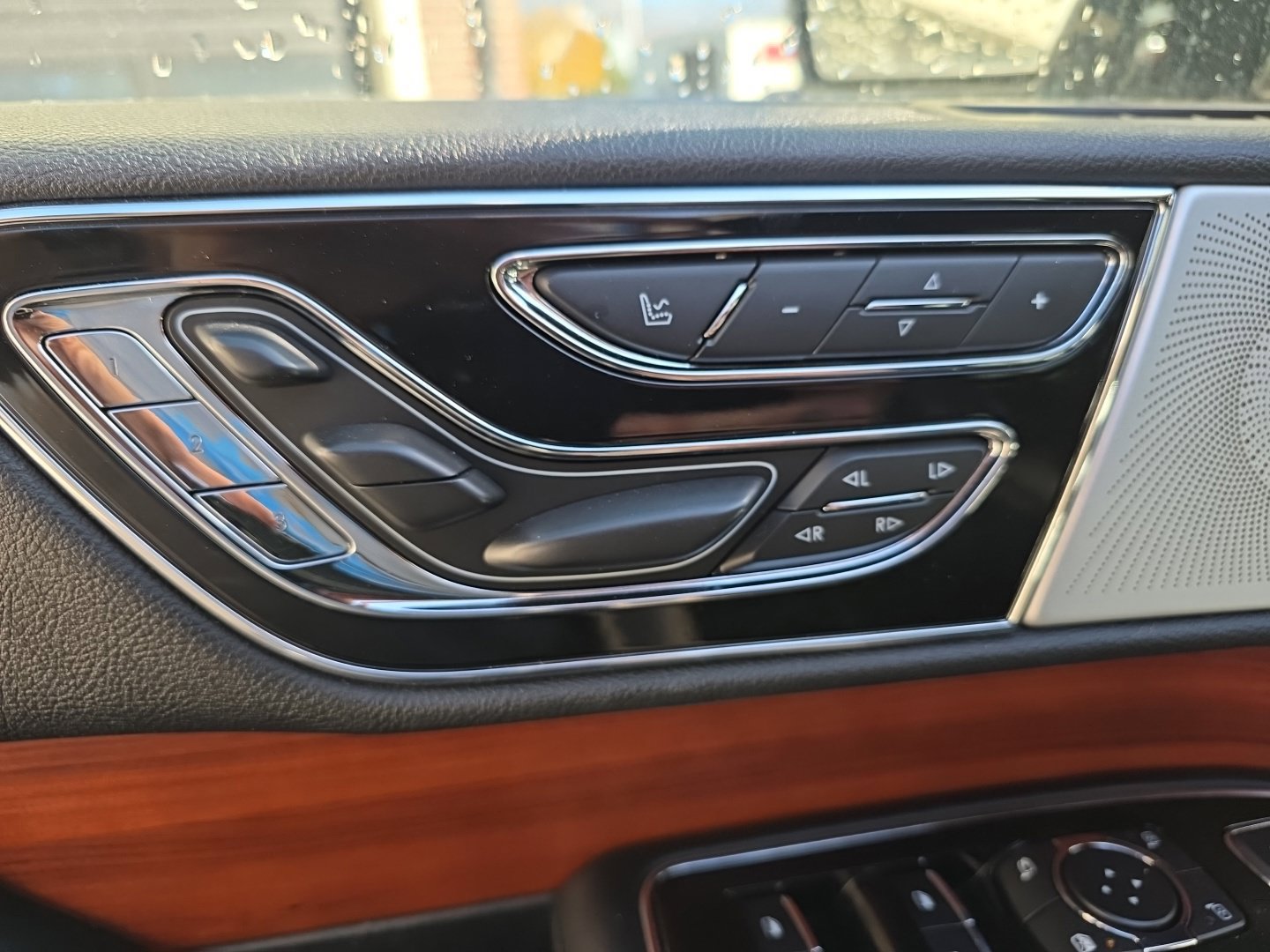 Used 2020 Lincoln Navigator L Reserve w/ Equipment Group 208A Reserve AWD/4WD image 21